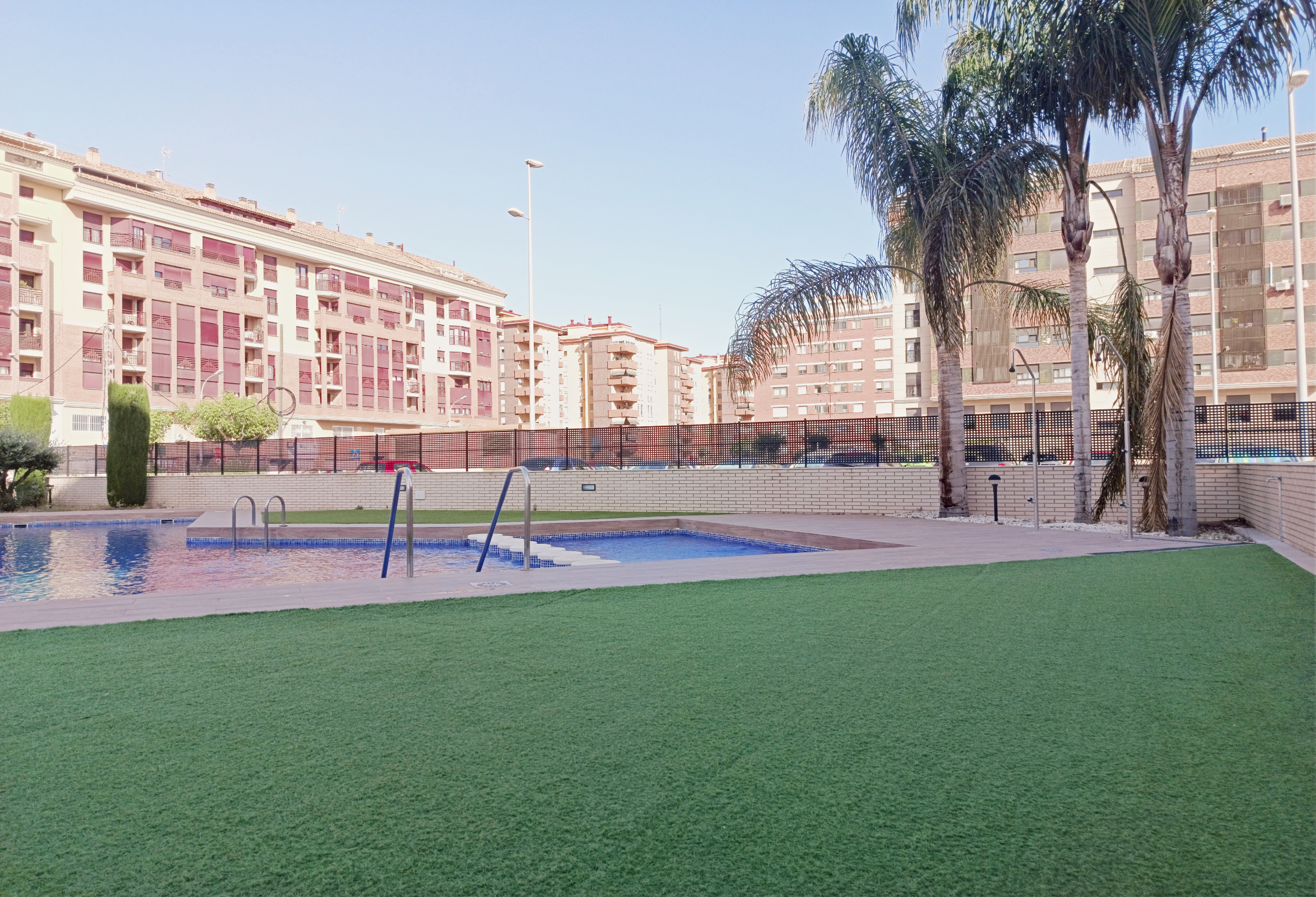Piscina y jardines Residencial Natura